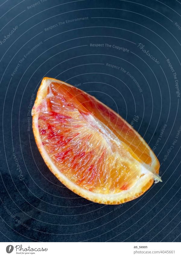 Blutorange Orange Spalte Obst frisch saftig sauer Zitrusfrucht Vitamin C Frucht Gesundheit Gesunde Ernährung lecker Lebensmittel vitaminreich Foodfotografie