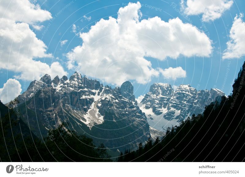 Hochform Umwelt Natur Landschaft Himmel Wolken Schönes Wetter Baum Wald Felsen Alpen Berge u. Gebirge Gipfel Schneebedeckte Gipfel Gletscher hoch steil Felswand