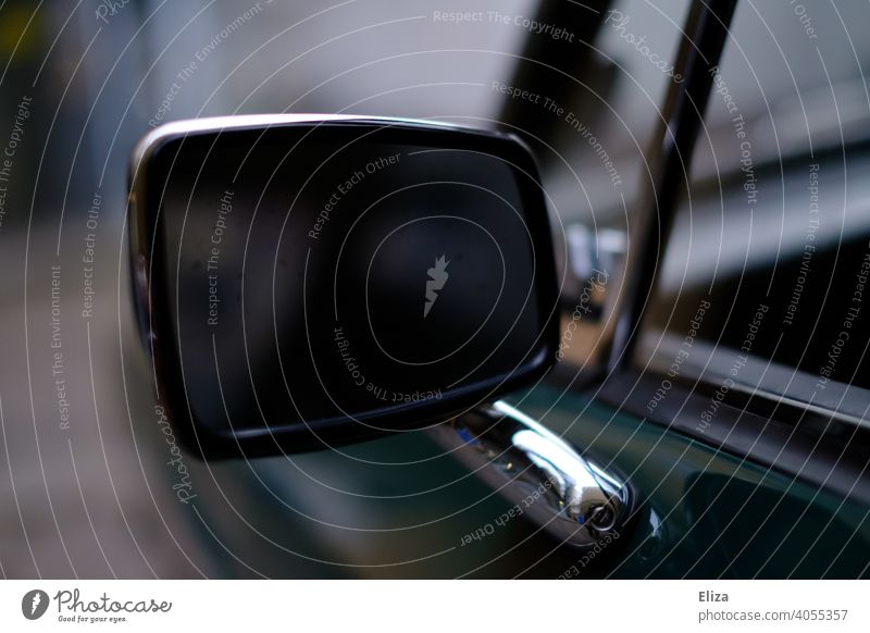 Seitenspiegel eines Autos Fahrzeug PKW Spiegel Außenaufnahme Reflexion & Spiegelung Oldtimer