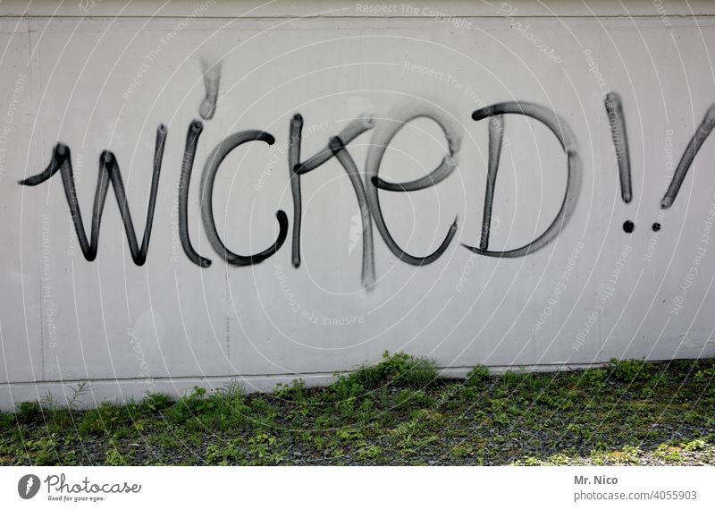 gezeichnet & gemalt | wickeD !! Graffiti Wand Mauer Schriftzeichen Schmiererei Kreativität Wandmalereien düster grau Stimmung Gefühle Englisch Redewendung