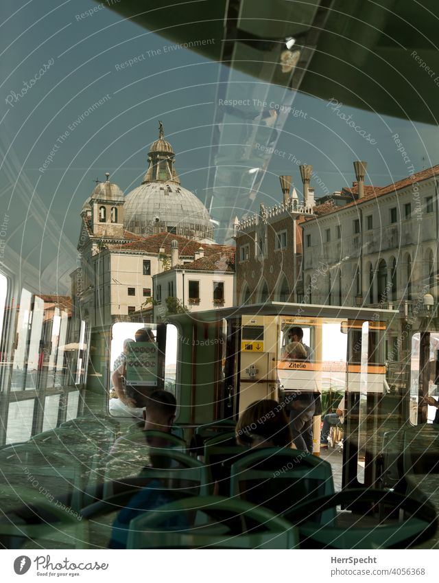 Spiegelungen im Vaporetto III Venedig Italien Altstadt Sehenswürdigkeit Wasser Gebäude Ferien & Urlaub & Reisen Architektur Kanal Tourismus historisch
