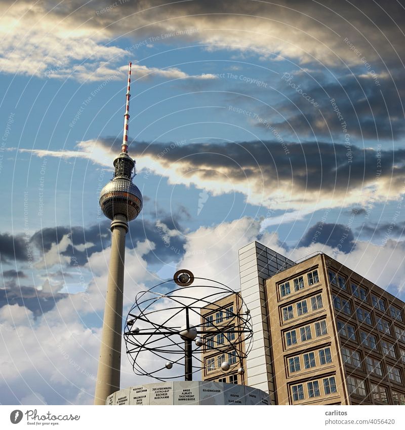 Berlin | Alexanderplatz Weltzeituhr Fernsehturm Berliner Fernsehturm Wahrzeichen Himmel Turm Hauptstadt Architektur Sehenswürdigkeit Berlin-Mitte Stadtzentrum