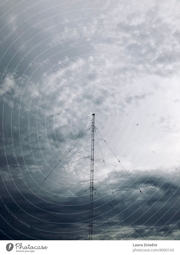 Fernmeldeturm und der Sturm Telekommunikation Technik & Technologie Informationstechnologie Turm Sendemast Übertragung Drahtlos signalisieren Mitteilung