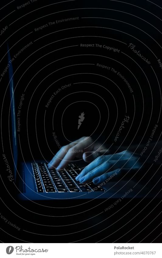 #As# Der Mann im Schatten.. Checkt auch deinen Chat! Hacker Hackerangriff Hacker-Angriff Tastatur Tastatur mit LED-Beleuchtung Internet Internethandel