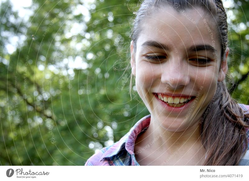 natürlich erfrischend feminin Gesicht lachen authentisch schön Glück Lebensfreude Sympathie Zufriedenheit Fröhlichkeit Lächeln Warmherzigkeit Porträt Freude