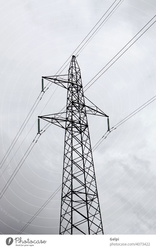 Hochspannungsmast Turm Elektrizität Spannung Kabel Linie Energie Struktur Industrie industriell Vorrat Raster Draht elektrisch Pylon Technik & Technologie