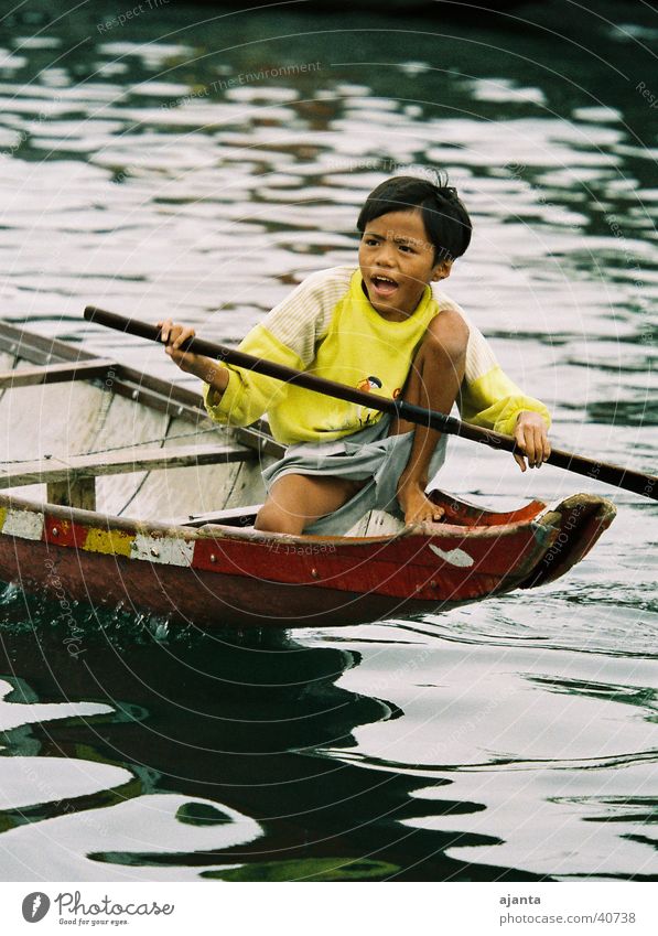 Bootsjunge Wasserfahrzeug Asien Vietnam Kind Junge Auge Freude