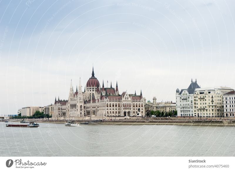 Das Budapester Parlament in Ungarn Gebäude Ungarisch Haus Großstadt reisen Donau Architektur Europa Fluss Tourismus urban Ansicht alt Stadtbild Wahrzeichen