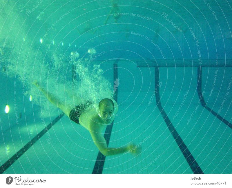 Unter Wasser Schwimmbad tauchen Freizeit & Hobby Atem Mann Sport blasen
