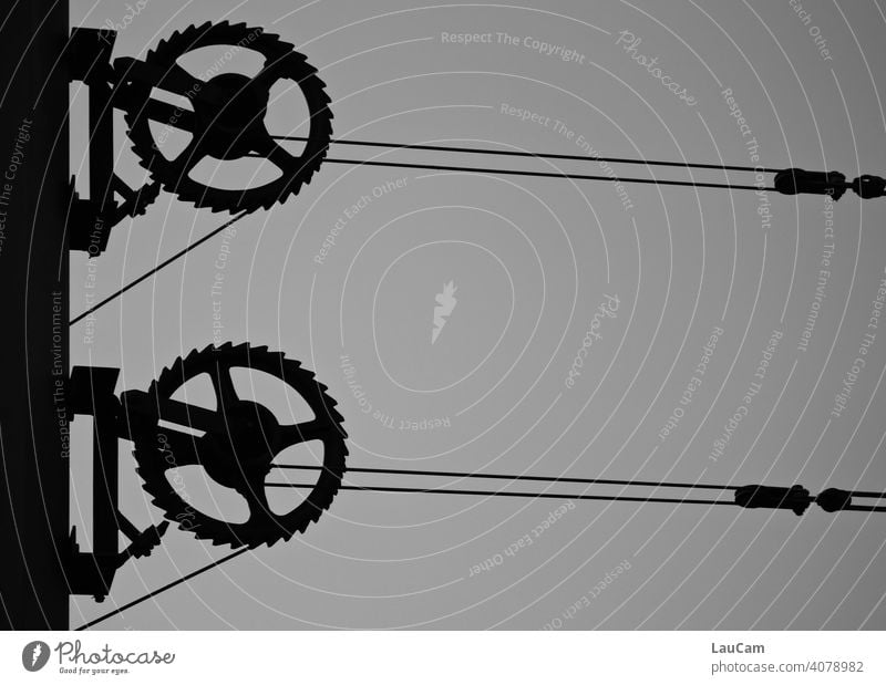 Zahnräder und Oberleitung der Berliner Tram Zahnrad Oberleitungen Strom abstrakt Technik & Technologie Maschine Metall Mechanik Rad Getriebe mechanisch
