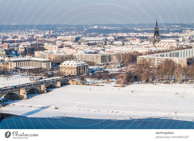 Dresden Panorama im Winter II Dach Grundbesitz Immobilienmarkt Starke Tiefenschärfe Textfreiraum oben Hochhaus Urbanisierung Textfreiraum rechts