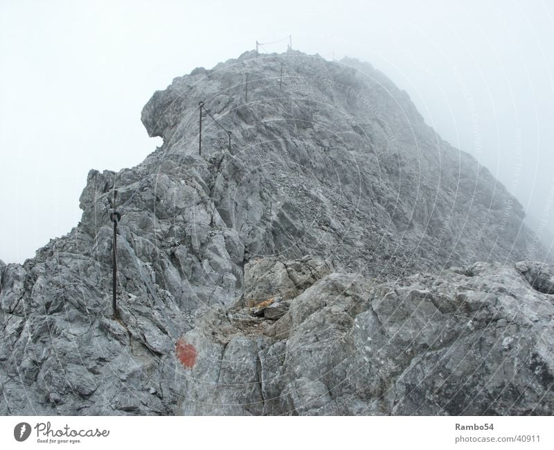 Der Weg Berge u. Gebirge Heilbronner Weg bei Oberstdorf ca. 2400m Höhe 7 Grad Nebel böiger Wind bis 40 Km/h