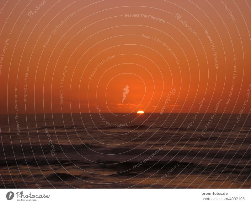 Sonnenaufgang an der Westküste Australiens. / Foto: Alexander Hauk morgenrot sonne licht dämmerung meer australien urlaub reisen freizeit tourismus wasser