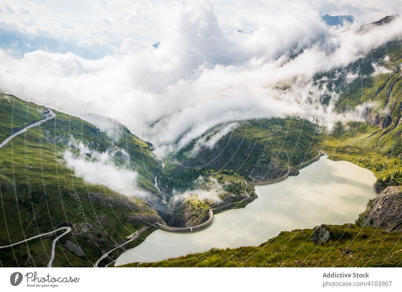 Wolken über Bergen und ruhigem See Berge u. Gebirge Cloud Gelände Wasser Windstille Wetter alpin Landschaft Österreich Natur niemand grün malerisch