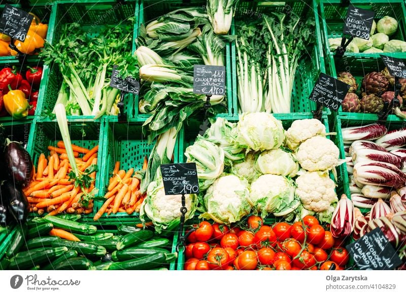 Frisches Gemüse aus dem Supermarkt. Hintergrund Lebensmittel Frucht Blatt frisch Laden Möhre Farbe grün Lebensmittelgeschäft Gesundheit Markt organisch Produkt