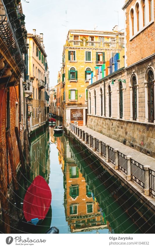 Blick auf den Kanal in Venedig. Italien Hintergrund abstrakt Wasser Anziehungskraft Postkarte Großstadt Stadtbild Europa Europäer berühmt Italienisch Landschaft