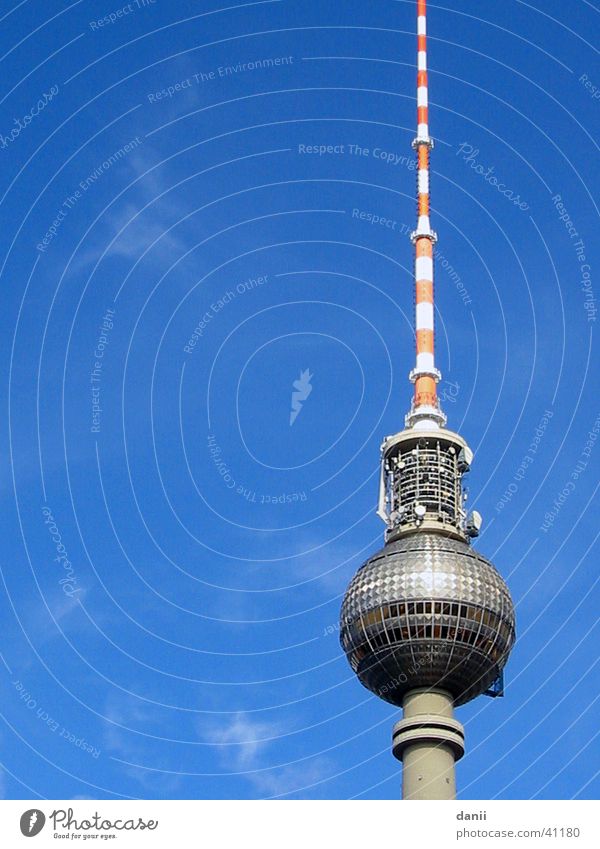 langer lulatsch Alexanderplatz Architektur Berlin Berliner Fernsehturm blau Himmel