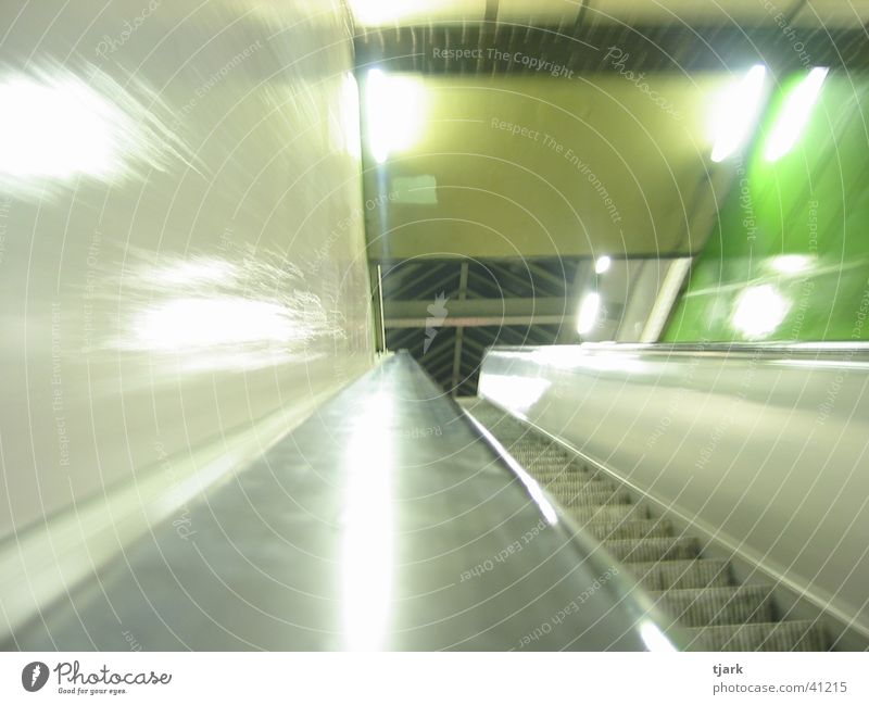 Berliner U-Bahn Rolltreppe Station London Underground Nacht Fototechnik Verzerrung