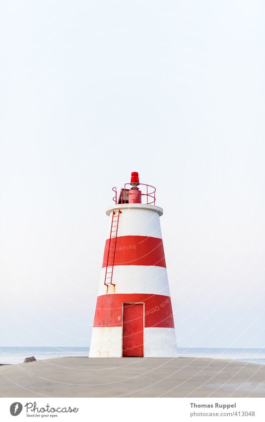 rot-weiß gestreift Ferien & Urlaub & Reisen Ausflug Sommer Sommerurlaub Schönes Wetter Küste Strand Meer Mittelmeer Hafenstadt Turm Leuchtturm Sehenswürdigkeit