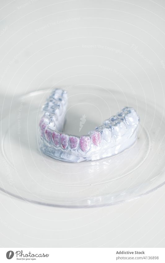 Zahnabdruck im modernen Labor Zahnmedizin gießen dental künstlich Prothesen Stomatologie Gesundheitswesen Zahnersatz kieferorthopädisch Werkzeug Leckerbissen
