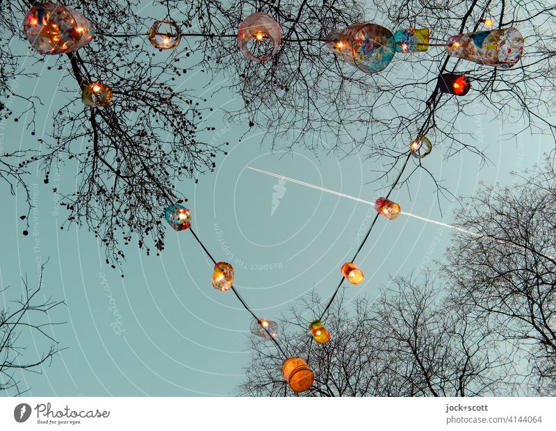 Lichterkette zur jahreszeitlichen Dekoration 2.0 Lichtdekoration Feste & Feiern kahle Bäume Lampe Winter Weihnachten & Advent farbverfremdet Dreieck leuchten