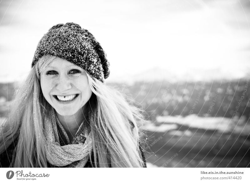 schnee-wittchen feminin Junge Frau Jugendliche Kopf Haare & Frisuren Gesicht Landschaft Eis Frost Piercing blond langhaarig Freude Glück Fröhlichkeit