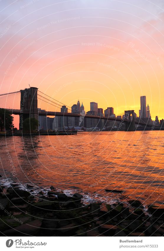 Brooklyn Bridge und New York Skyline am Abend Ferien & Urlaub & Reisen Tourismus Sightseeing Städtereise Architektur Wasser Himmel Sonnenaufgang Sonnenuntergang