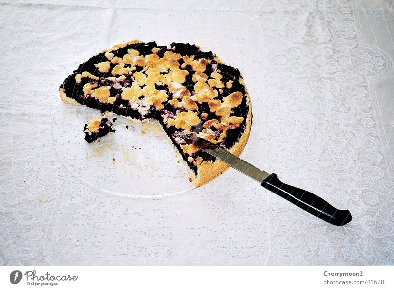 Heidelbeerkuchen Kuchen Torte Streusel Tisch lecker Ernährung Messer Teile u. Stücke Blaubeeren kochen & garen Anschnitt