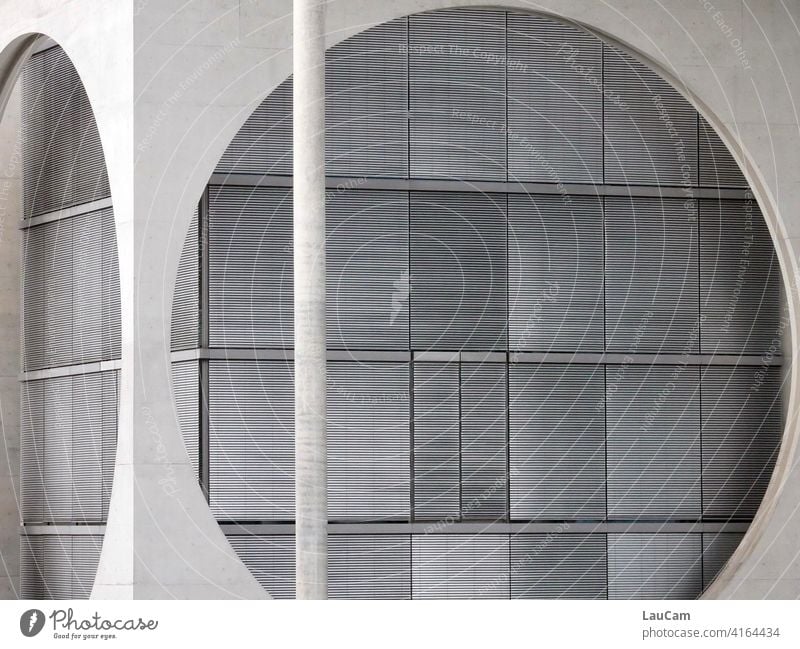 Moderne Architektur im Berliner Regierungsviertel Architekturfotografie Hauptstadt Beton modern Fassade Gebäude Haus Menschenleer Fenster Bürogebäude