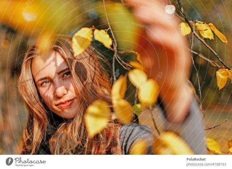 #A9# Blick in den Herbst Model frau gesicht herbst herbstlich Herbstfärbung Herbstbeginn Herbstwald Herbstlandschaft Herbststimmung Junge Frau Natur erleben