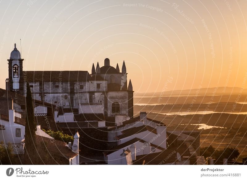 Morgens um sechs in Monsaraz - Alentejo - Portugal Kleinstadt Altstadt Menschenleer Haus Kirche Burg oder Schloss Bauwerk Gebäude Architektur Wahrzeichen