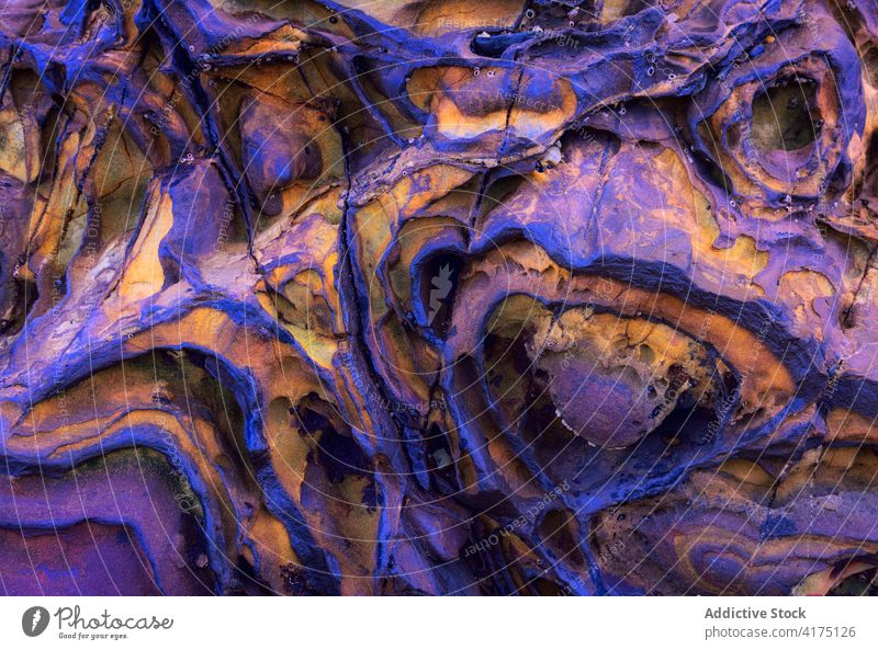 Textur Muster und Farben auf einer Klippe eines Strandes Boden Abschnitt Sandstein Ebene Bergbau Mineral Geologie Struktur natürlich verschmutzt sedimentär