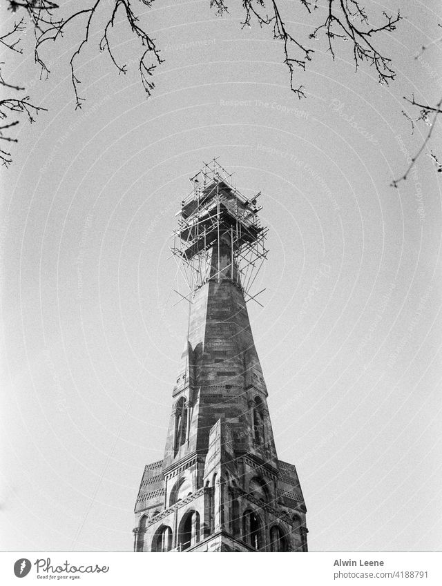 Bauarbeiten an einer Kirche in Glasgow Schottland Kirchturmspitze Konstruktion Großbritannien vereinigtes königreich Gebäude Architektur analog Filmfotografie