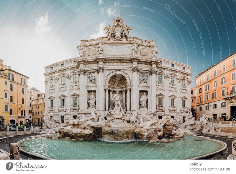 Fontana di Trevi in Rom Trevi-Brunnen Italien Tourismus Urlaub Sightseeing Städtetour Städteurlaub Antik Touristenmagnet