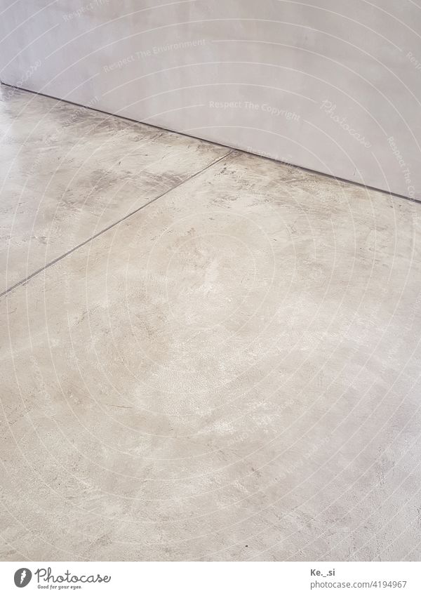 Grau in Grau - Spuren im Fußboden erzählen eine Geschichte Ruhe Menschenleer Inspiration Alltag Alltagsfotografie Achtsamkeit Verfügbares Licht Farbfoto