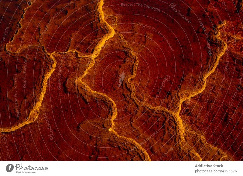 Erstaunliche Aussicht auf Stein im Fluss Geologie Wasser minas de rio tinto Mineral abstrakt Spanien Andalusia reißend Natur fließen malerisch Felsen orange