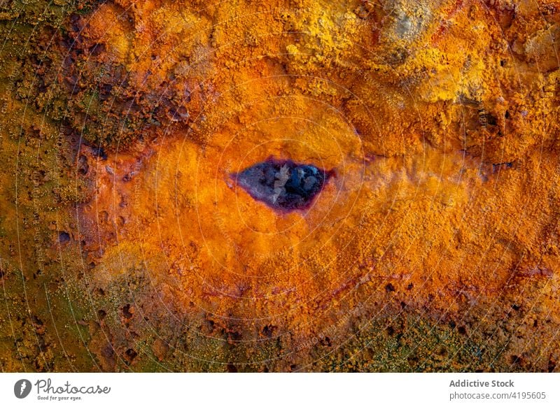 Erstaunliche Aussicht auf Stein im Fluss Geologie Wasser minas de rio tinto Mineral abstrakt Spanien Andalusia reißend Natur fließen malerisch Felsen orange