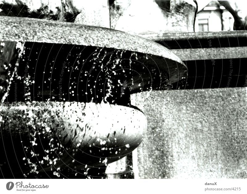 Tropfenspiel Brunnen fließen Fototechnik Wassertropfen Zürich Stein
