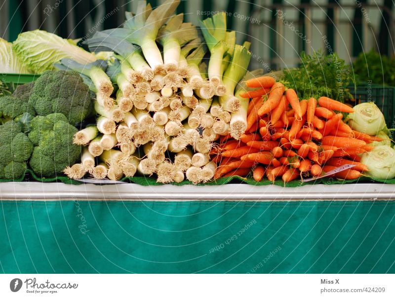 Wochenmarkt Lebensmittel Gemüse Salat Salatbeilage Ernährung Bioprodukte Vegetarische Ernährung Diät kaufen verkaufen frisch Gesundheit lecker saftig Brokkoli