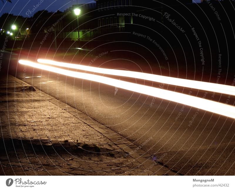 Speed Nacht Langzeitbelichtung Geschwindigkeit Licht Lichtstreifen PKW Straße