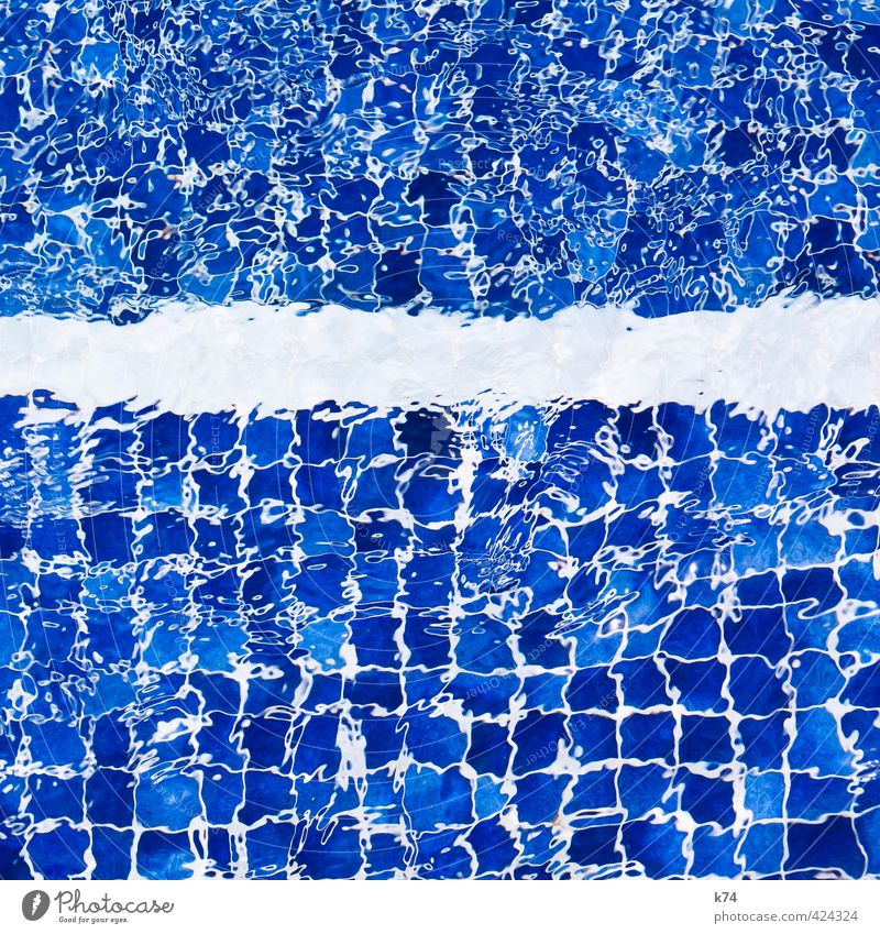 pool sessions Erholung Schwimmen & Baden Sommer Schwimmbad Wasser Flüssigkeit frisch kalt nass blau weiß Fliesen u. Kacheln Quadrat Farbfoto Außenaufnahme