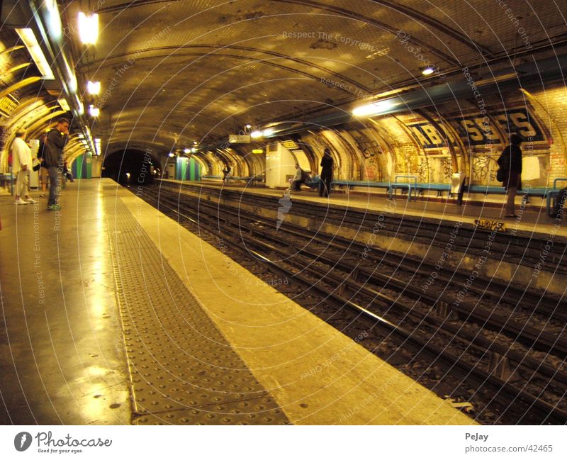tunnelwelten Tunnel U-Bahn Gleise Untergrund Verkehr Eisenbahn künstliches Licht