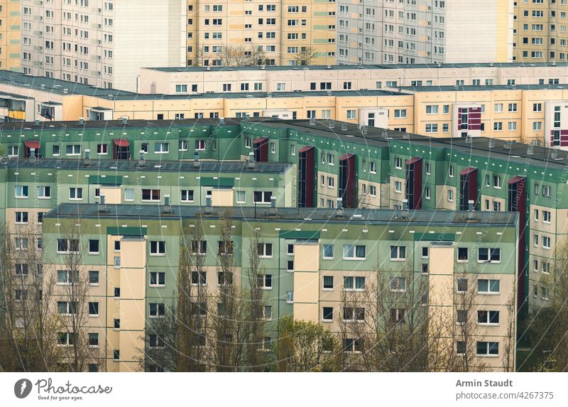 Häusermeer, Ausschnitt aus einer Wohnsiedlung in Berlin-Marzahn hellersdorf Gehäuse Anwesen abgeschnitten Architektur Wolkenkratzer Außenseite Deutschland