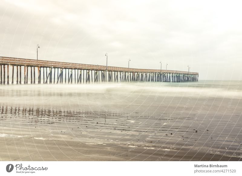 Der Cyucos Pier am Cayucos State Beach, Kalifornien Cayucos Staatsstrand cayucos Brücke MEER leer reisen Textfreiraum Tourismus träumen Anlegestellen Landschaft