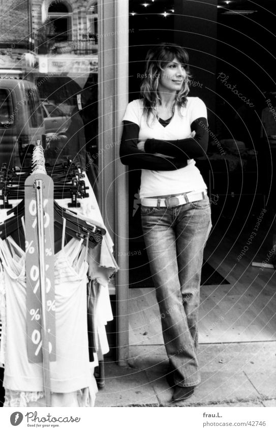 Geschäftsfrau Geschäftsleute stehen Ladengeschäft Stadt Frau Arbeit & Erwerbstätigkeit Langeweile Tür warten frau sitil Mode