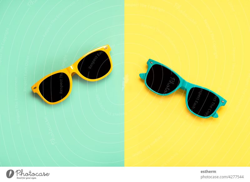 Ansicht der grünen und gelben Sonnenbrille von oben Sommer Strand Feiertage kreatives Muster uv Accessoire behüten Auge tragend Brille Zubehör Augenabnutzung