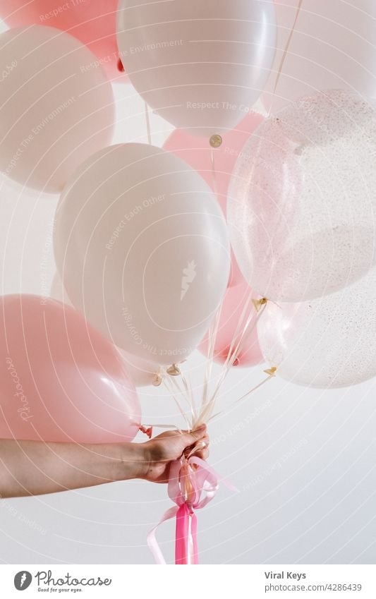 Beste weiße Luftballons Bilder auf High Resolution (HD), was Sie für Ihre Hintergründe oder Grafik-Design verwenden können. Satz Luftballons