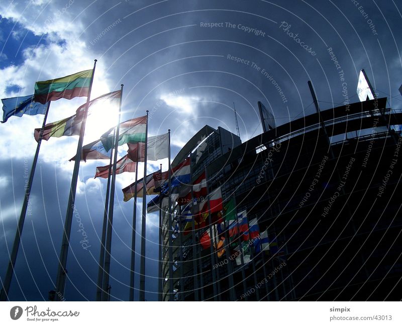 Europäisches Parlament Strasbourg Straßburg Fahne Gegenlicht Architektur Tag der offenen Tür Wind