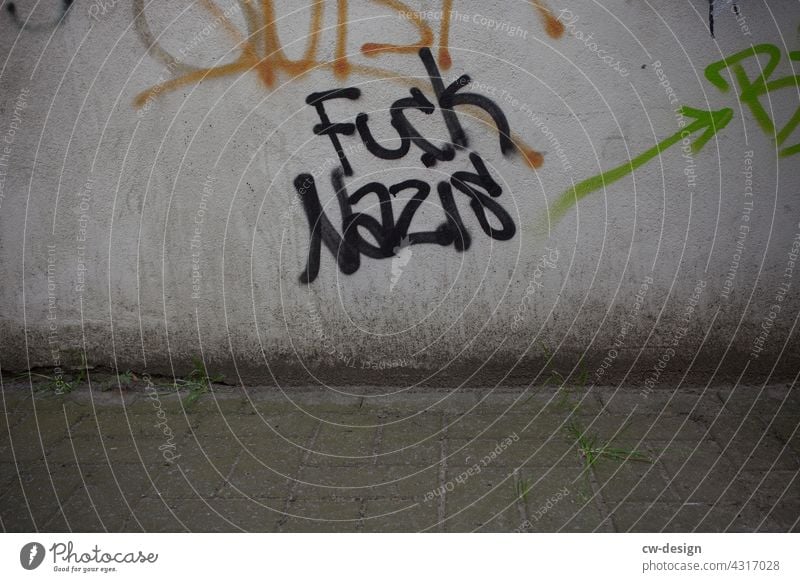 FCK NZS - gezeichnet & gemalt fuck fuck you fuck nazis fucked up fuck off fucking Nazis nazis raus nazis find ich persönlich ja doch eher uncool Graffiti