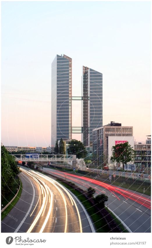 Munich Highlight Hochhaus Höhepunkt München Autobahn Dauerlicht Fahrstuhl Architektur munich Brücke Glas Kurve